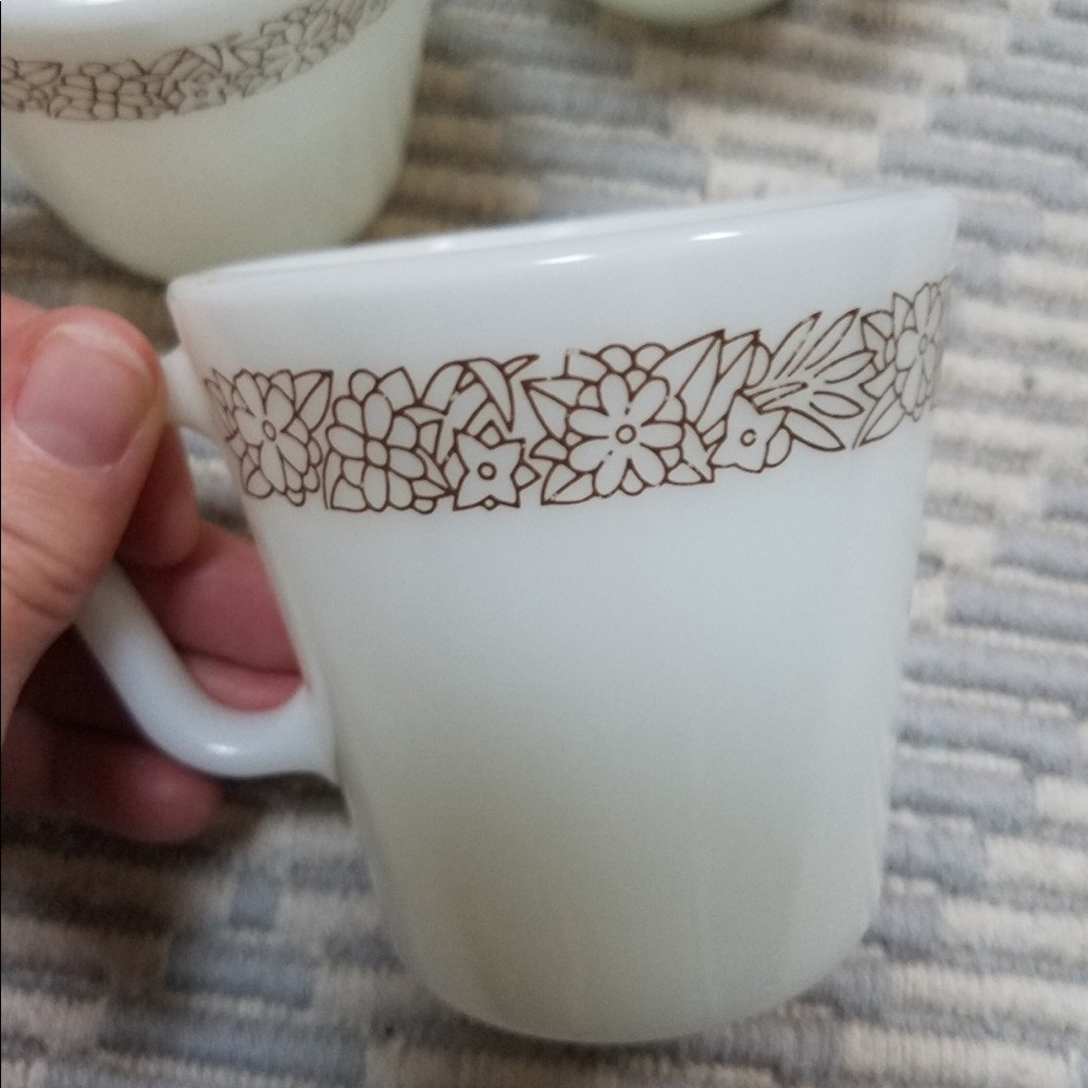 Pyrex cups - Picture 7 of 7